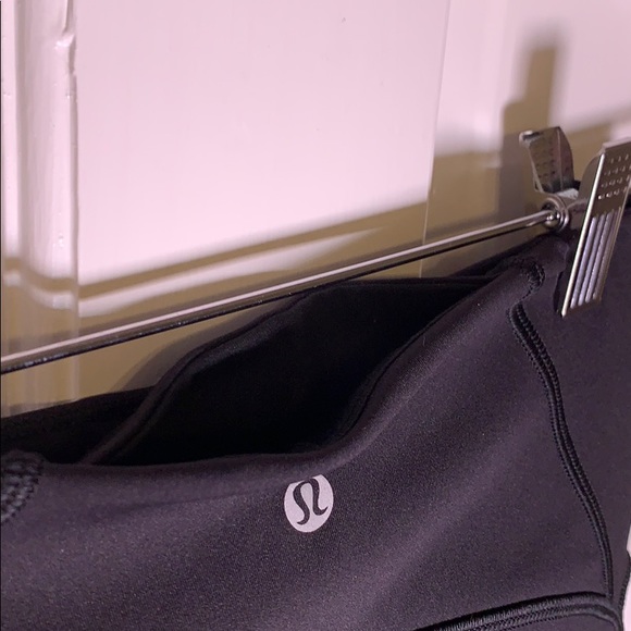 Black Lululemon crop leggings - Picture 4 of 4